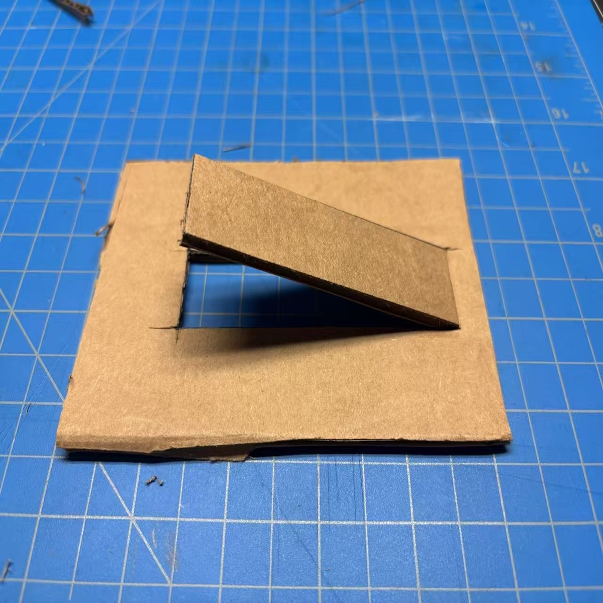 <b>Building the Base</b><br>We glue several layers of cardboard together to build a stronger base, and this base will support the phone’s weight and keep the whole stand steady.