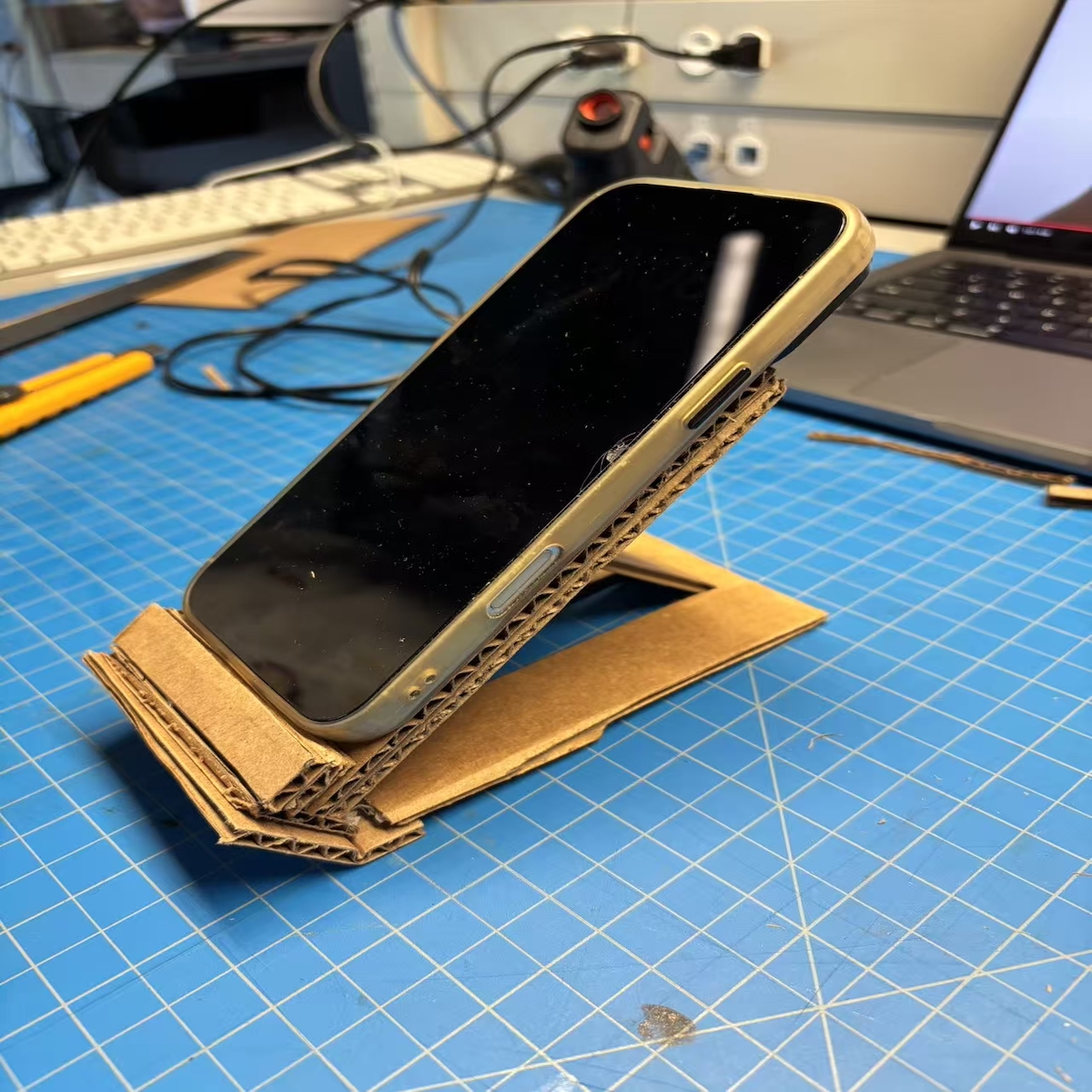 <b>Assembling the Stand</b><br>We attach the angled piece to the base to form the main support, and the structure begins to show its final shape as it becomes able to hold light pressure.